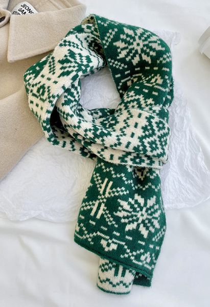 Sciarpa in maglia con fiocco di neve geometrico in verde