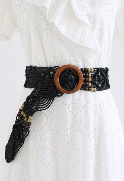 Cintura intrecciata con fibbia in legno decorata con perline in nero