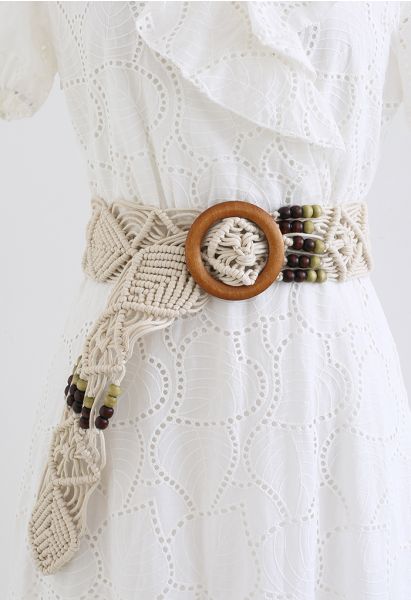 Cintura intrecciata con fibbia in legno decorata con perline in avorio