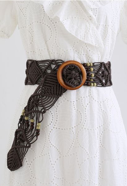Cintura intrecciata con fibbia in legno decorata con perline in marrone