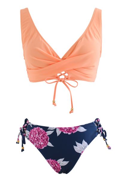 Set bikini con lacci incrociati sul davanti in arancione