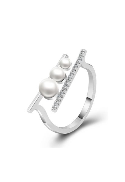 Anello di perle con rifiniture di diamanti a canale