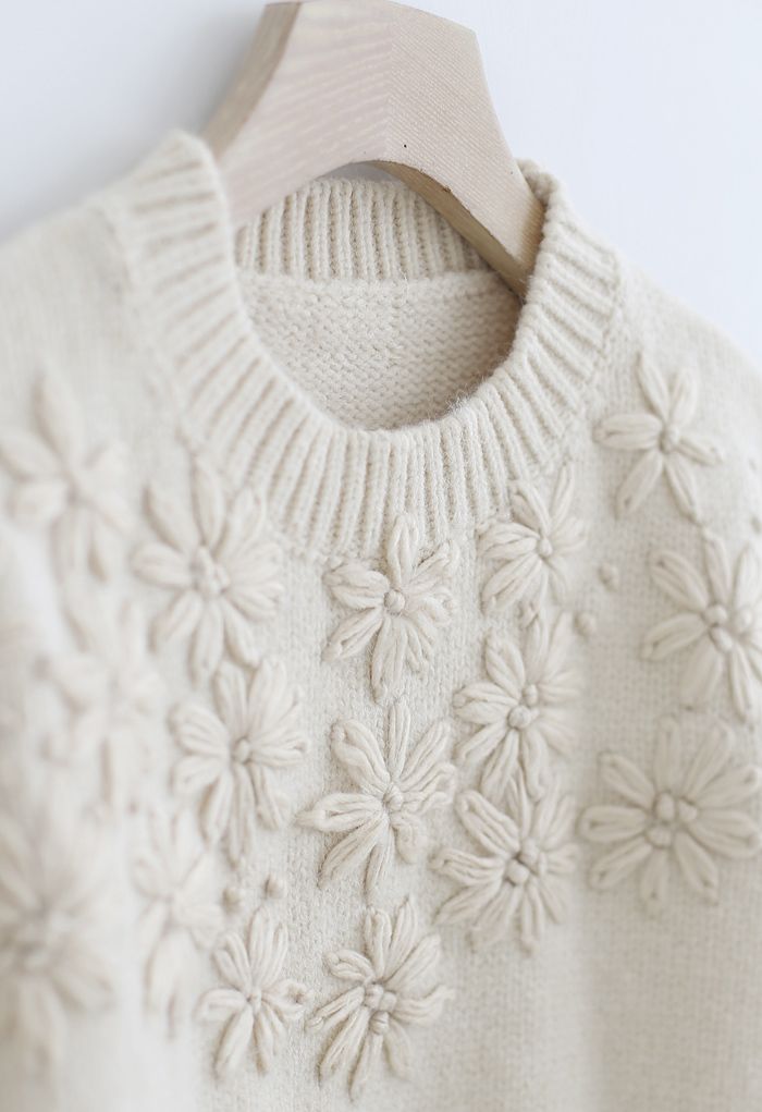 Maglione lavorato a maglia con maniche a sbuffo e fiori