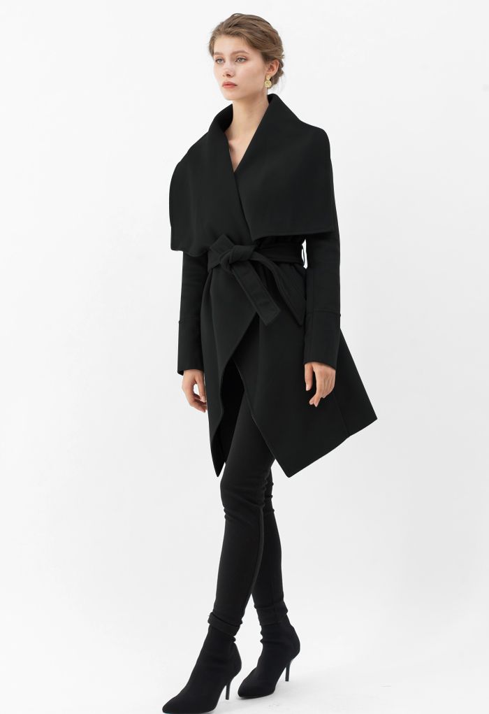 Cappotto in misto lana avvolto con cintura con risvolto largo in nero