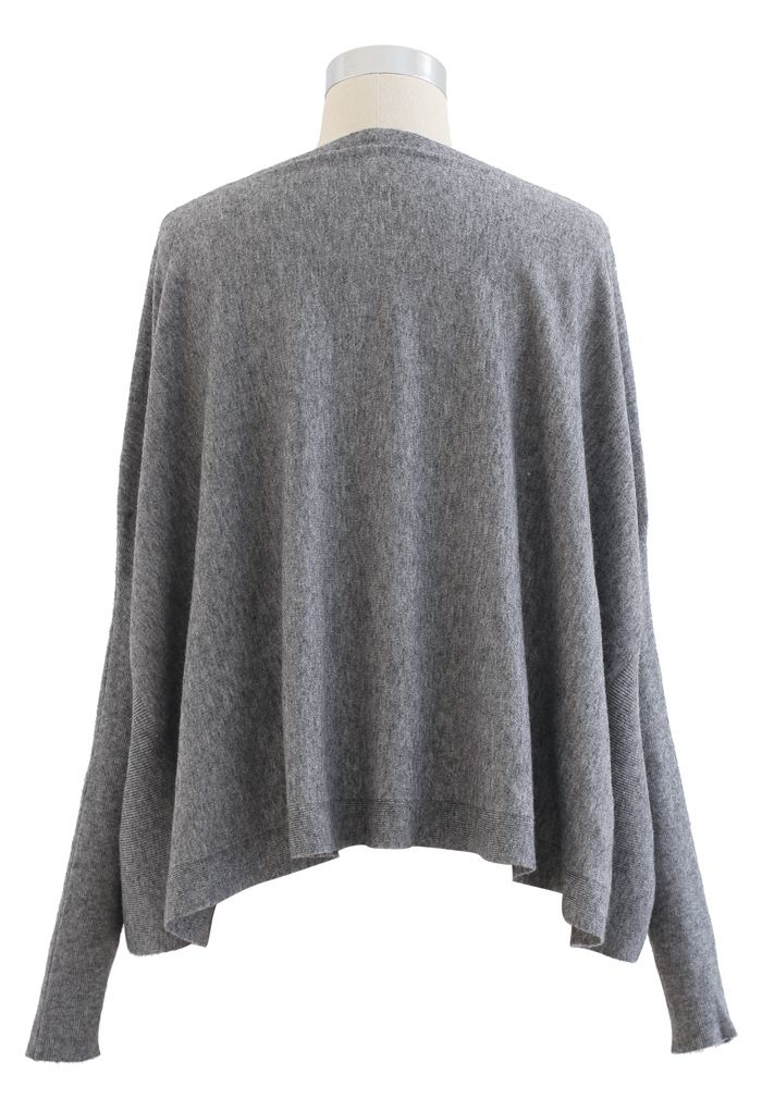 Morbido maglione a mantella con orlo svasato in grigio