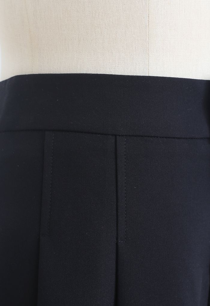 Pantaloncini plissettati con tasche laterali in nero