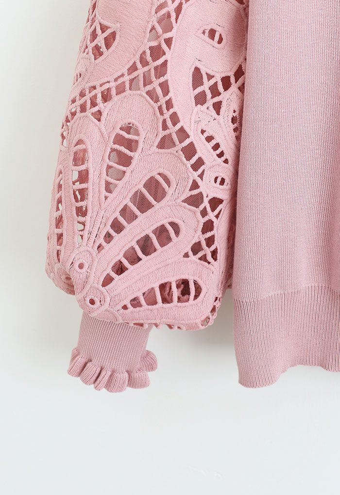 Top in maglia con maniche all'uncinetto barocco in rosa