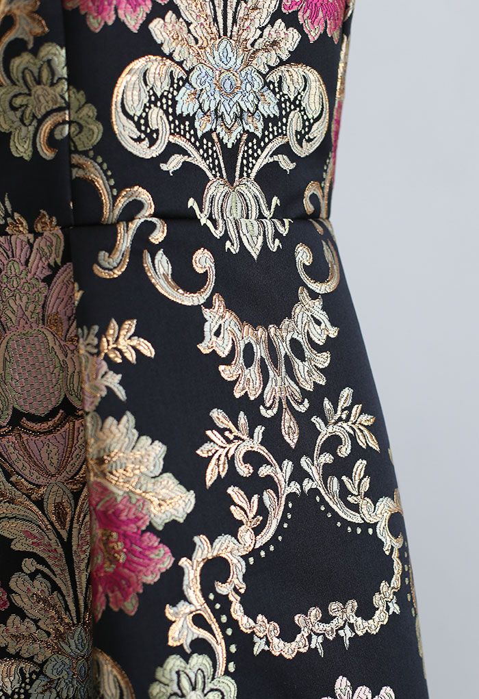 Splendido abito smanicato in jacquard barocco peonia in nero