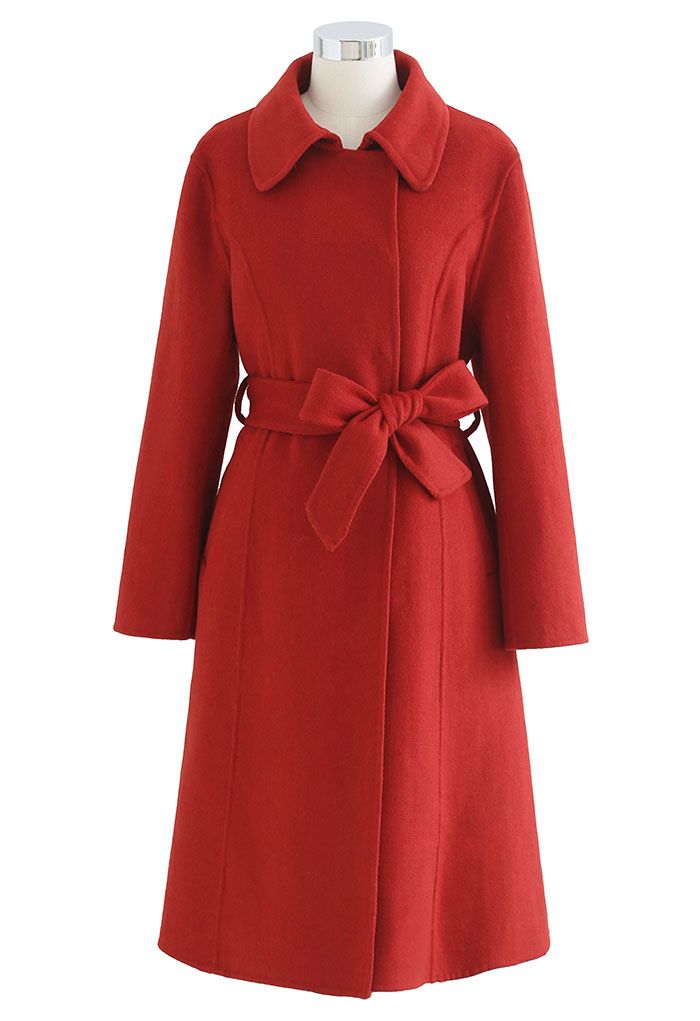 Cappotto lungo in misto lana con spalla a mantella in rosso
