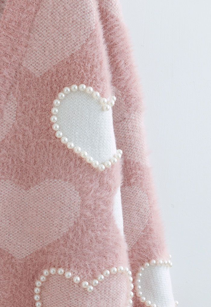 Cardigan in maglia fuzzy morbido con cuore a contrasto perlato in rosa