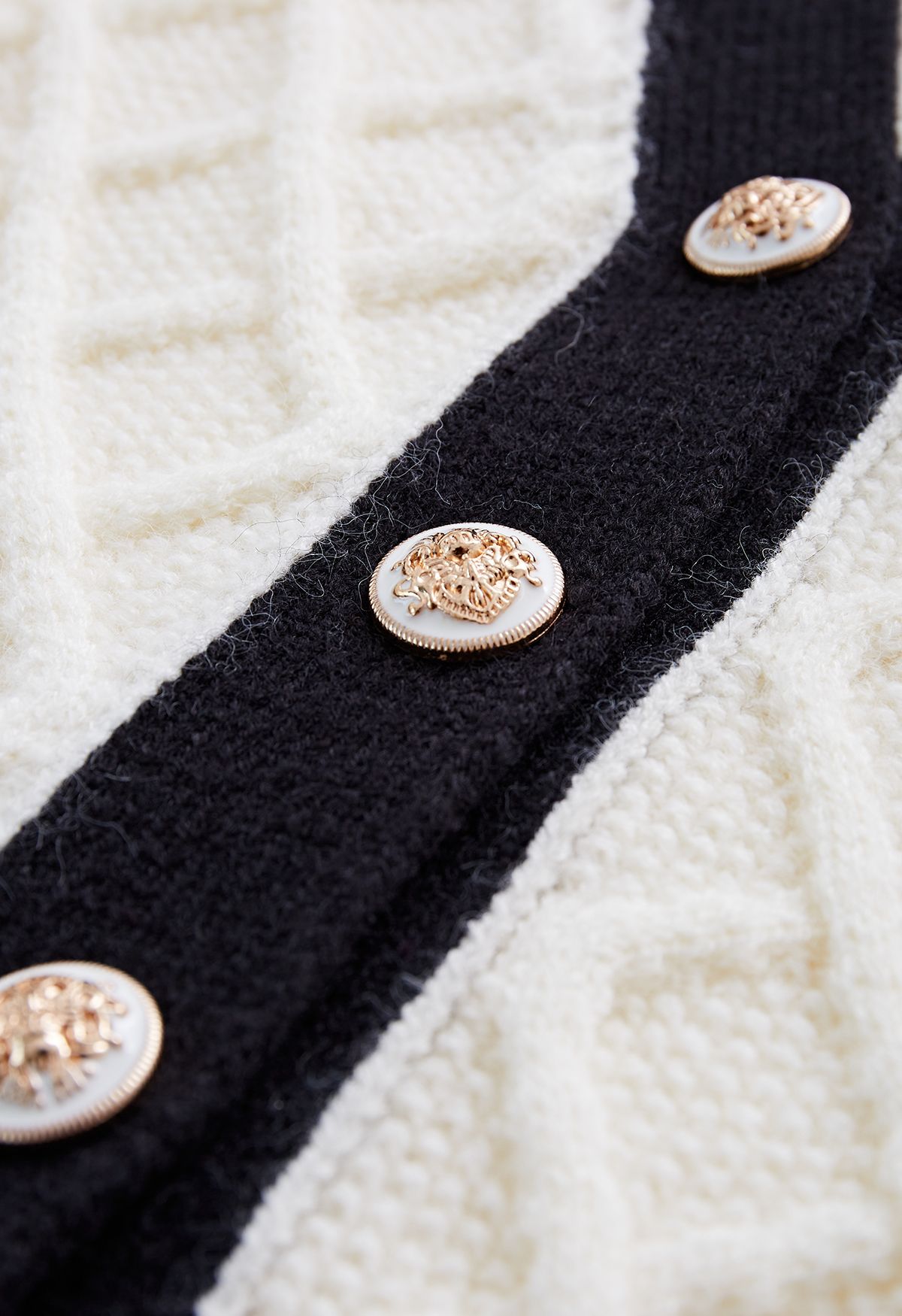 Cardigan corto in maglia a rombi con treccia color crema