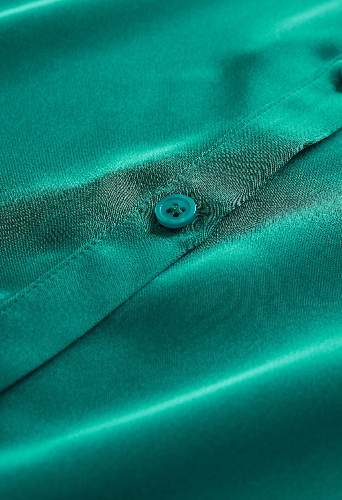 Camicia abbottonata con finitura satinata color smeraldo