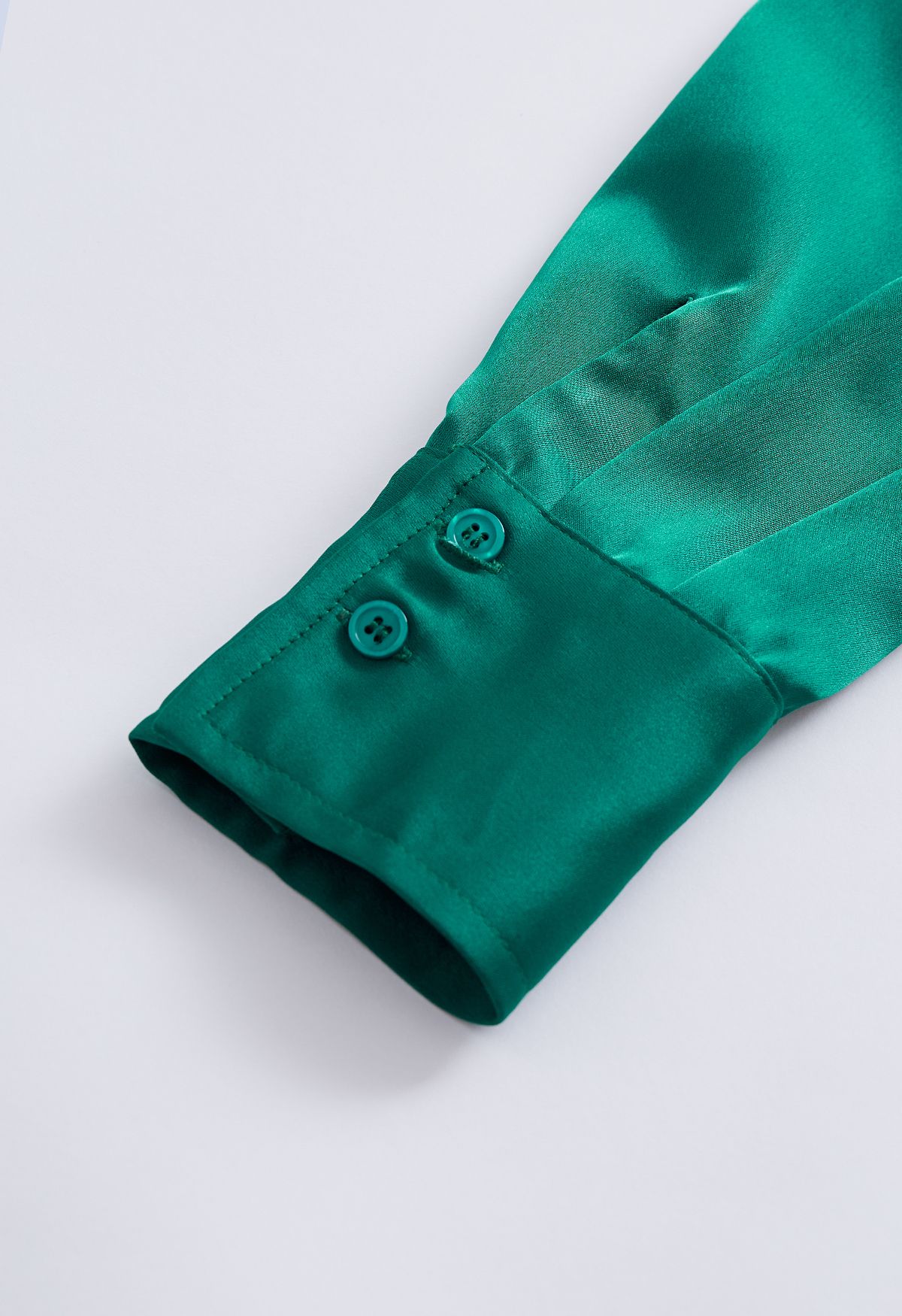 Camicia abbottonata con finitura satinata color smeraldo