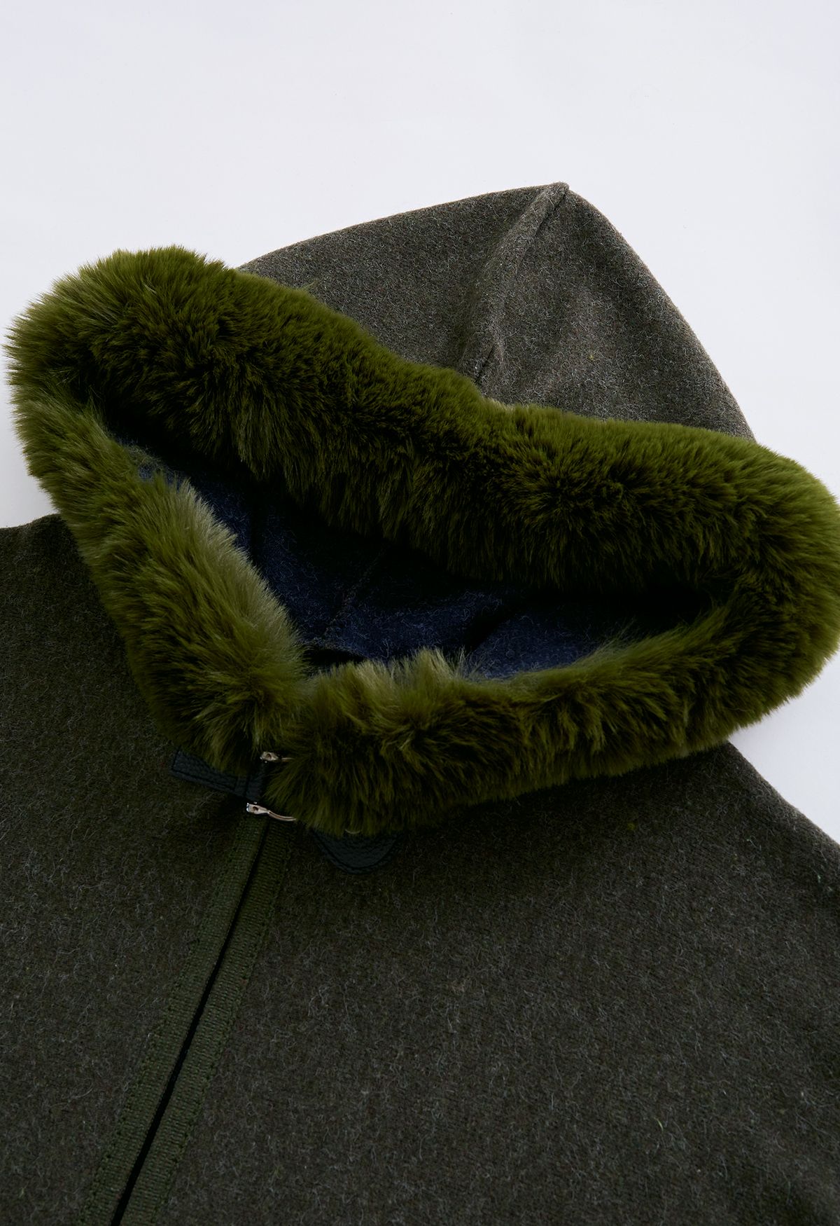 Poncho con cappuccio in pelliccia sintetica in misto lana verde scuro