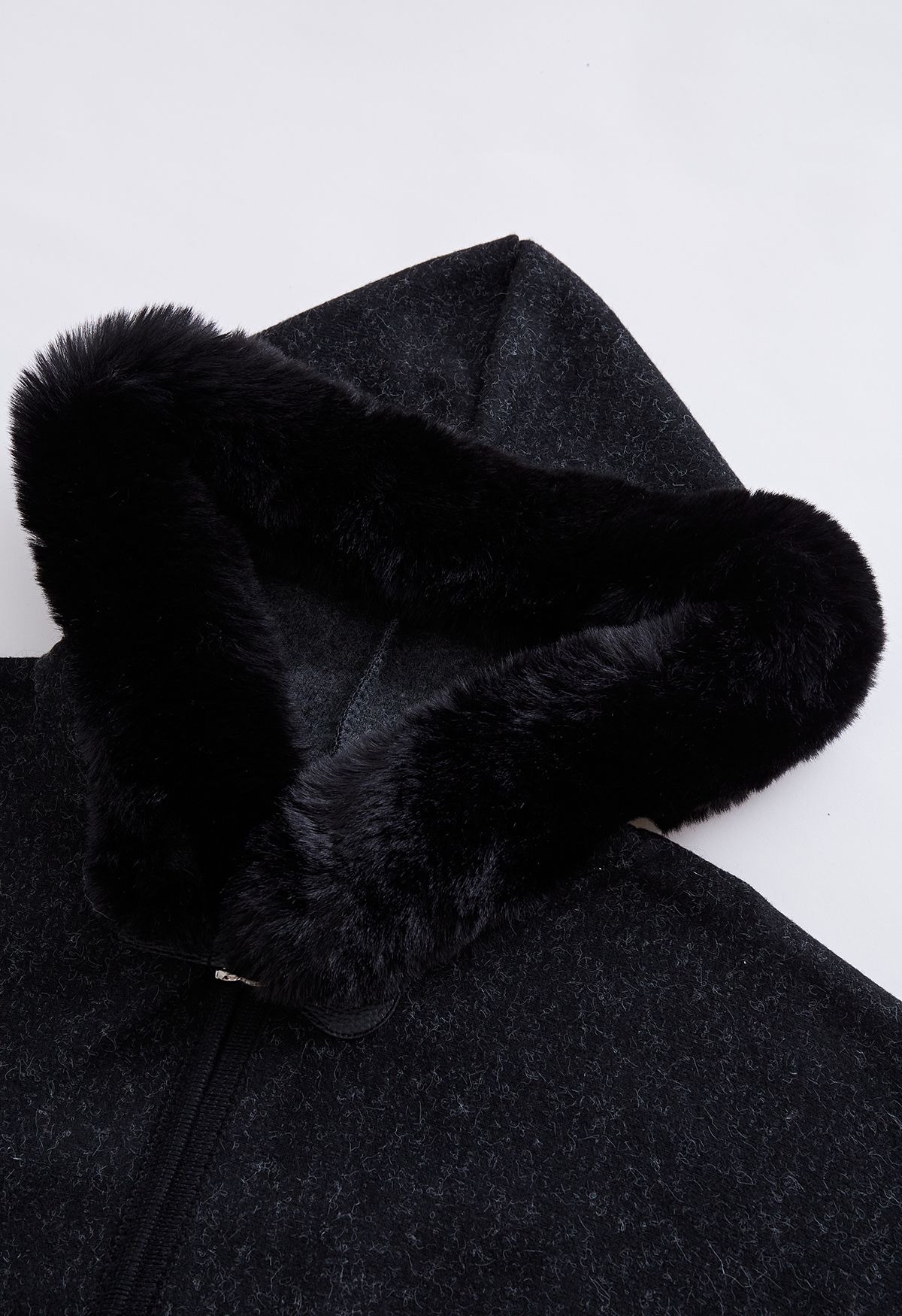 Poncho con cappuccio in pelliccia sintetica in misto lana di colore nero