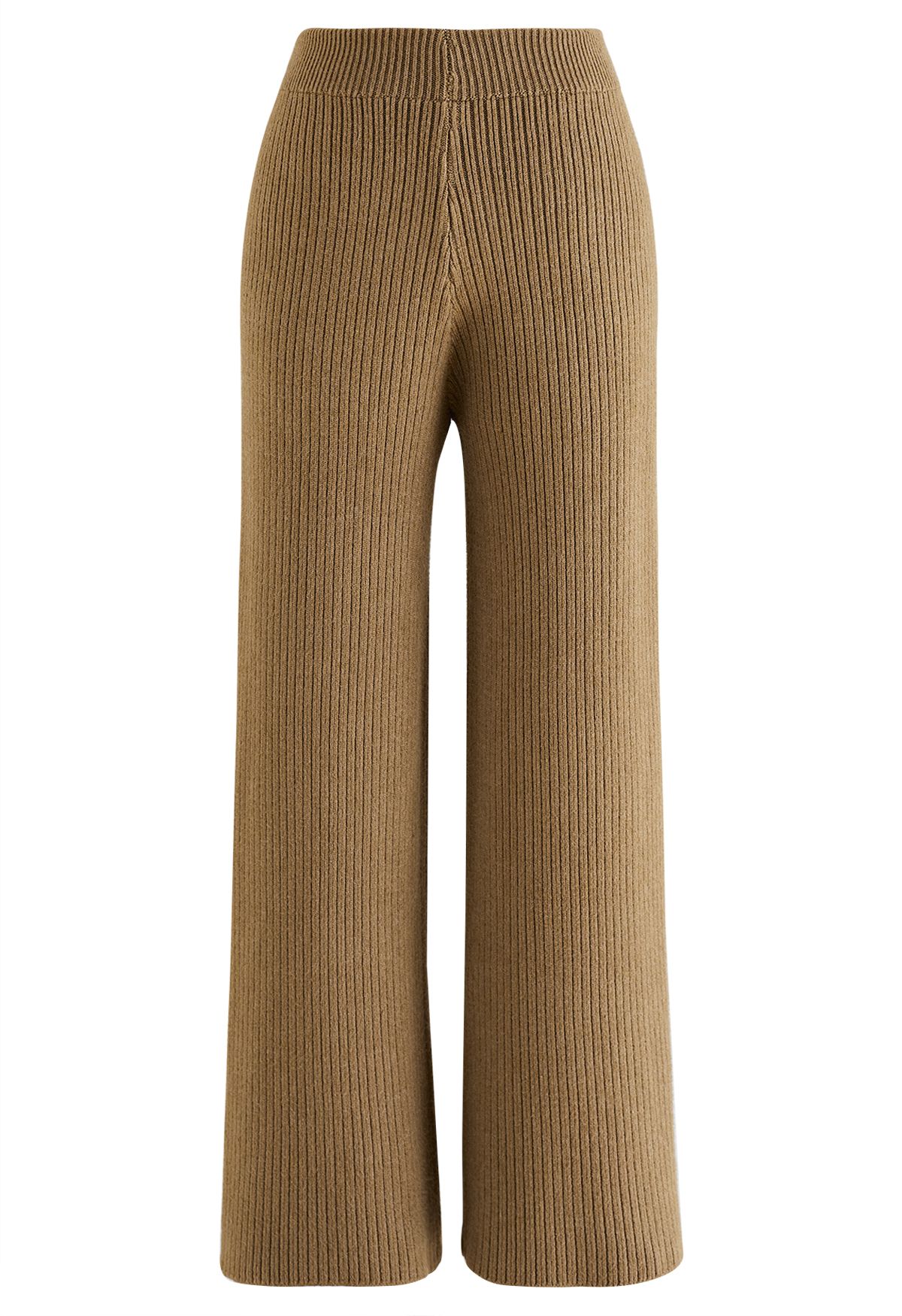 Maglia asimmetrica con maniche a pipistrello e pantaloni in maglia color caramello