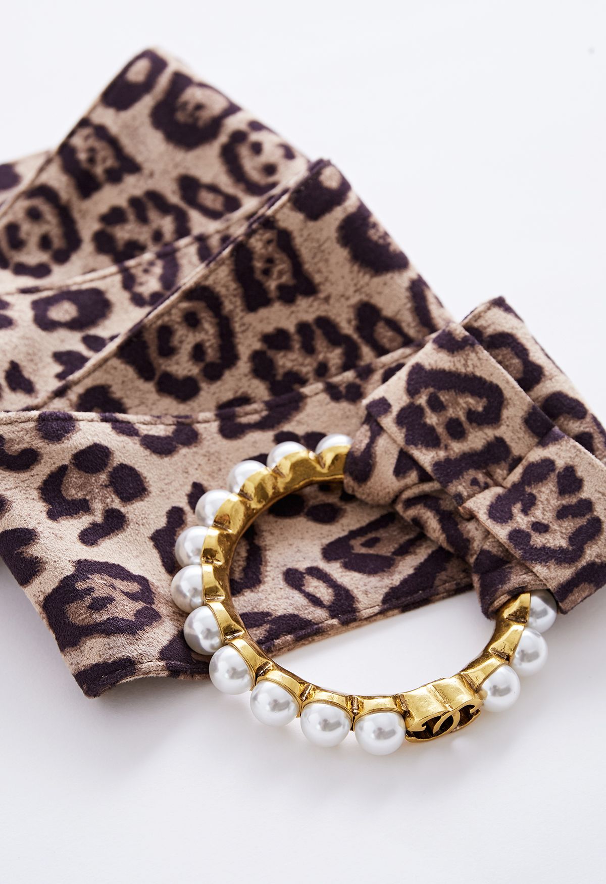 Cintura in velluto leopardato con O-ring con bordo di perle