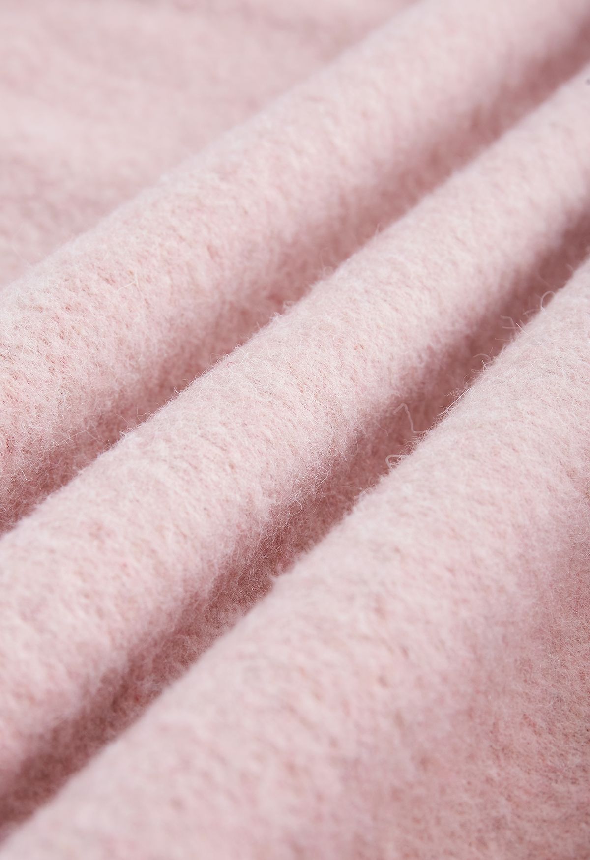 Poncho rosa con cappuccio in pelliccia sintetica con frange