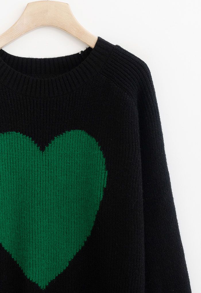 Maglione oversize in maglia a costine con un cuore di colore nero