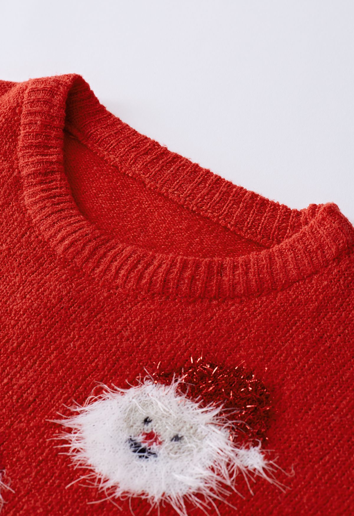 Top in maglia sfocata di Babbo Natale in rosso