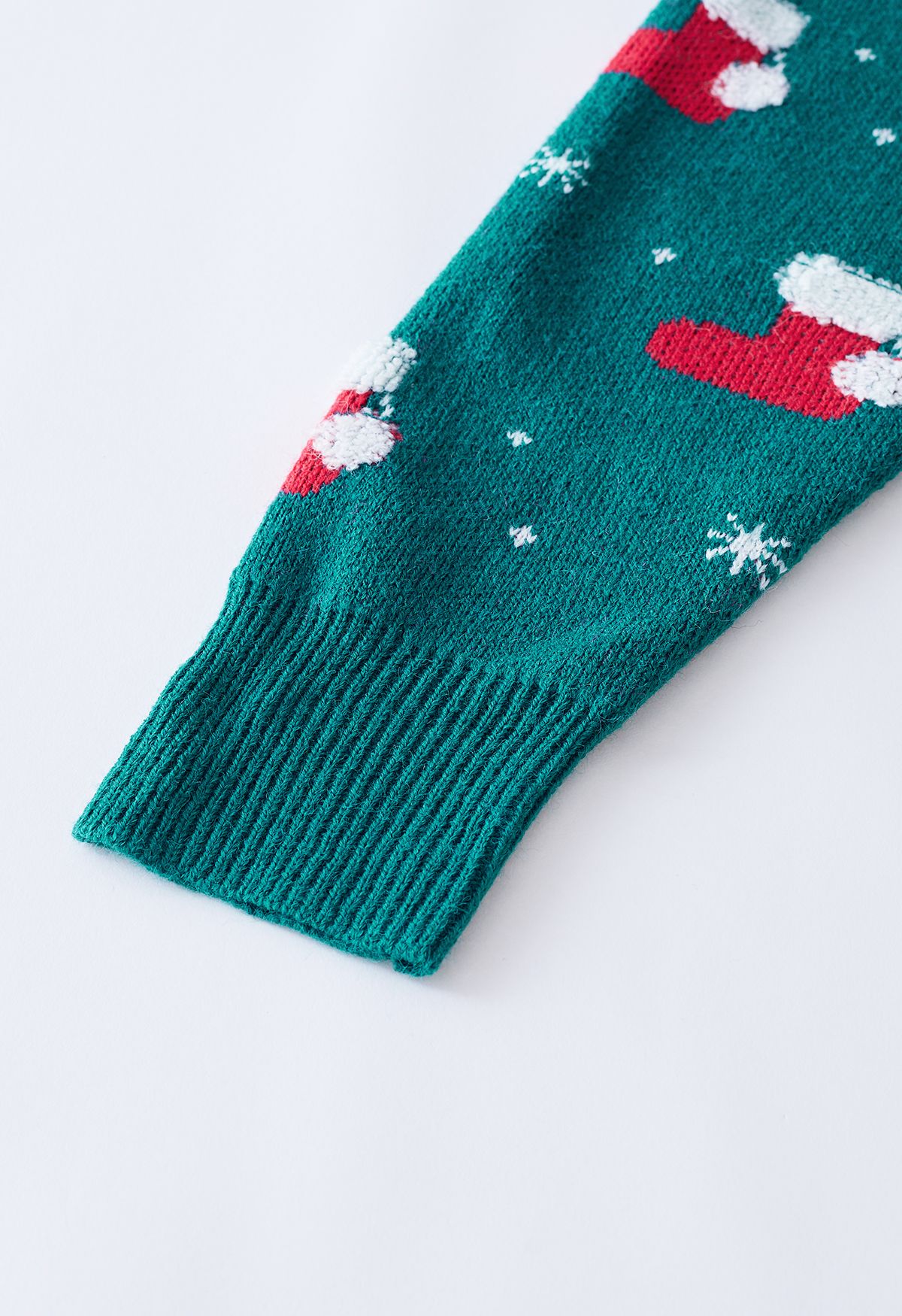 Maglione lavorato a maglia con fiocco di neve della calza di Natale