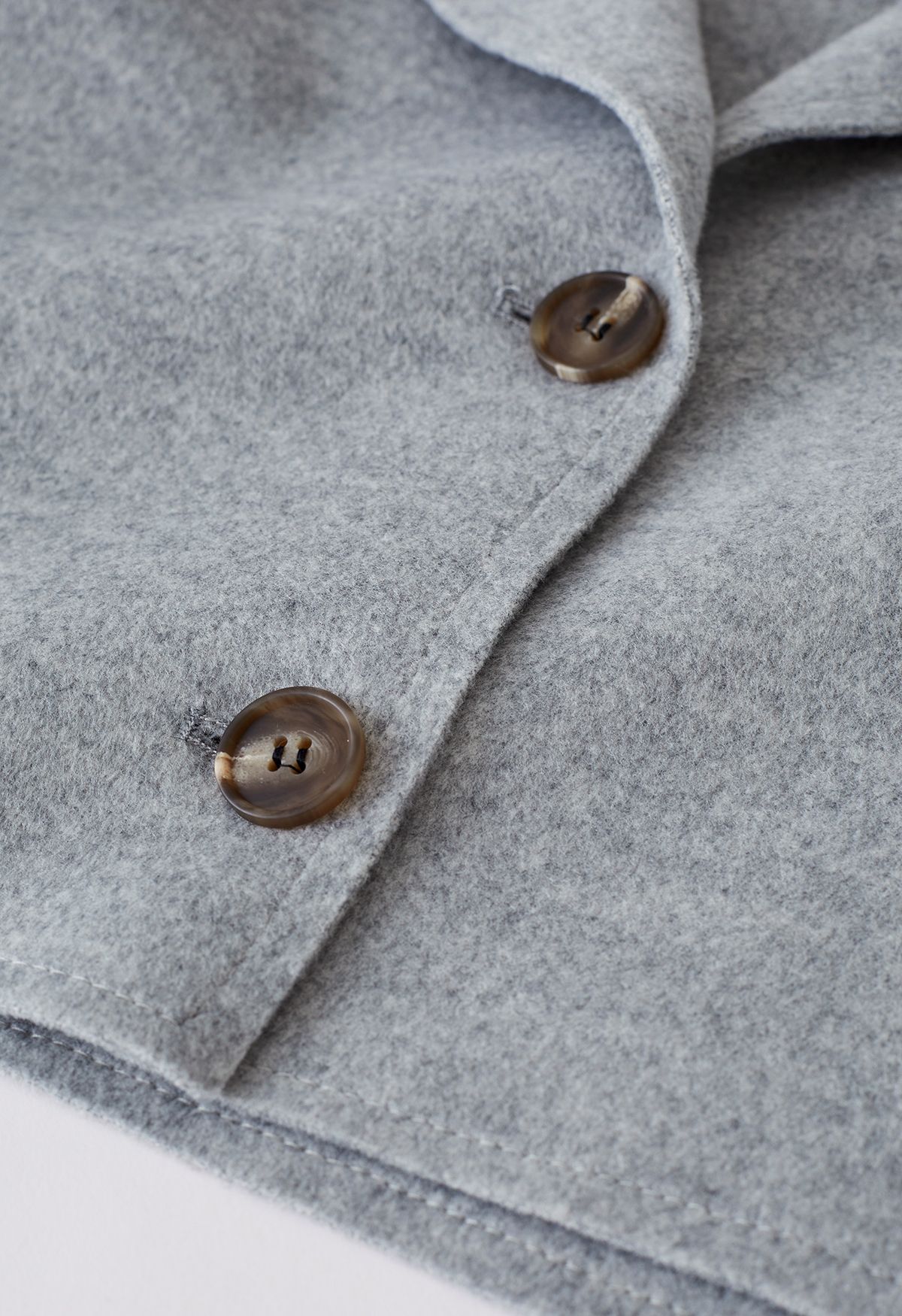 Blazer corto in misto lana e gilet con cintura in grigio