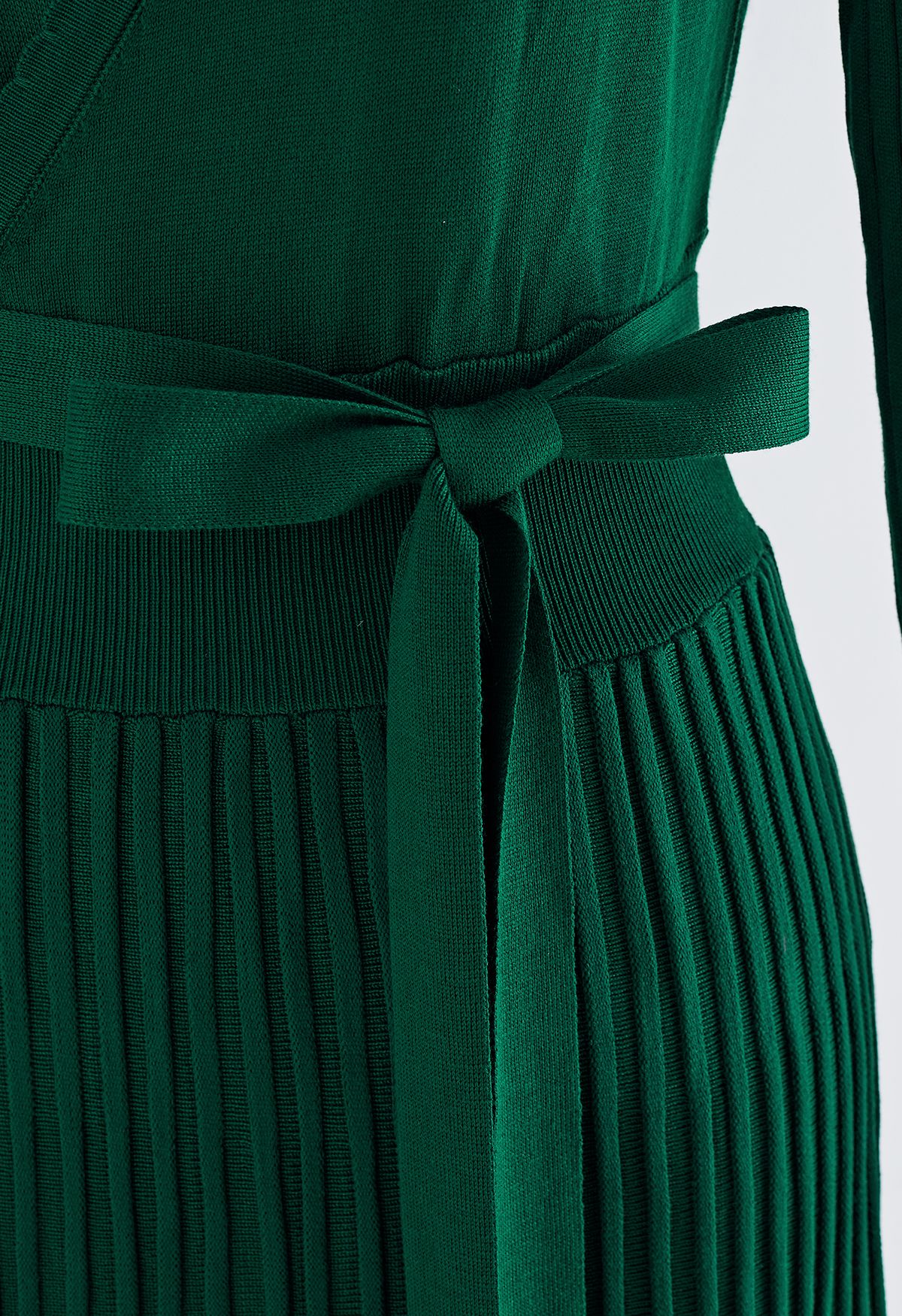 Abbraccia un abito in maglia agile in smeraldo