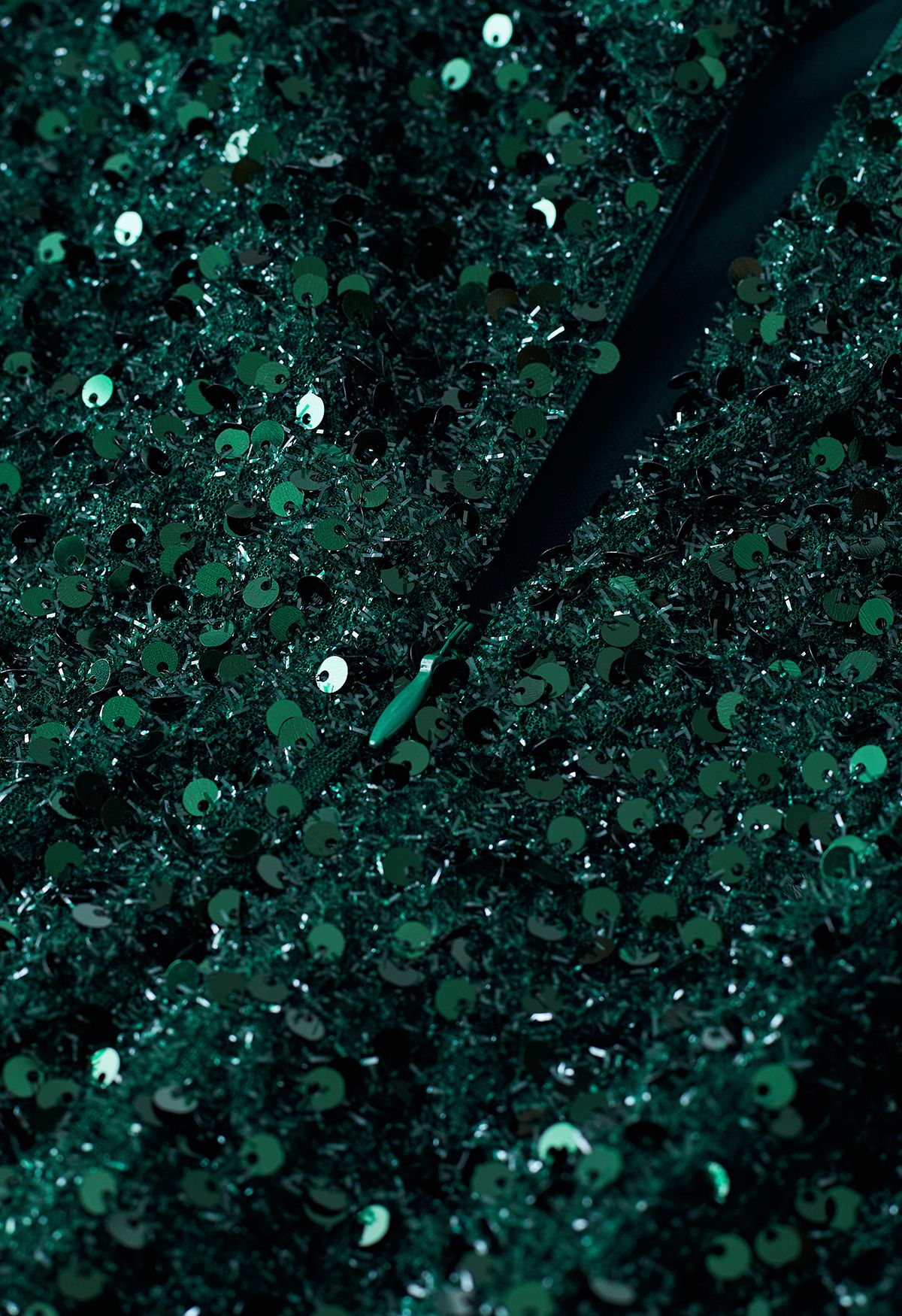 Abito da cocktail con paillettes colorate a volant monospalla color smeraldo