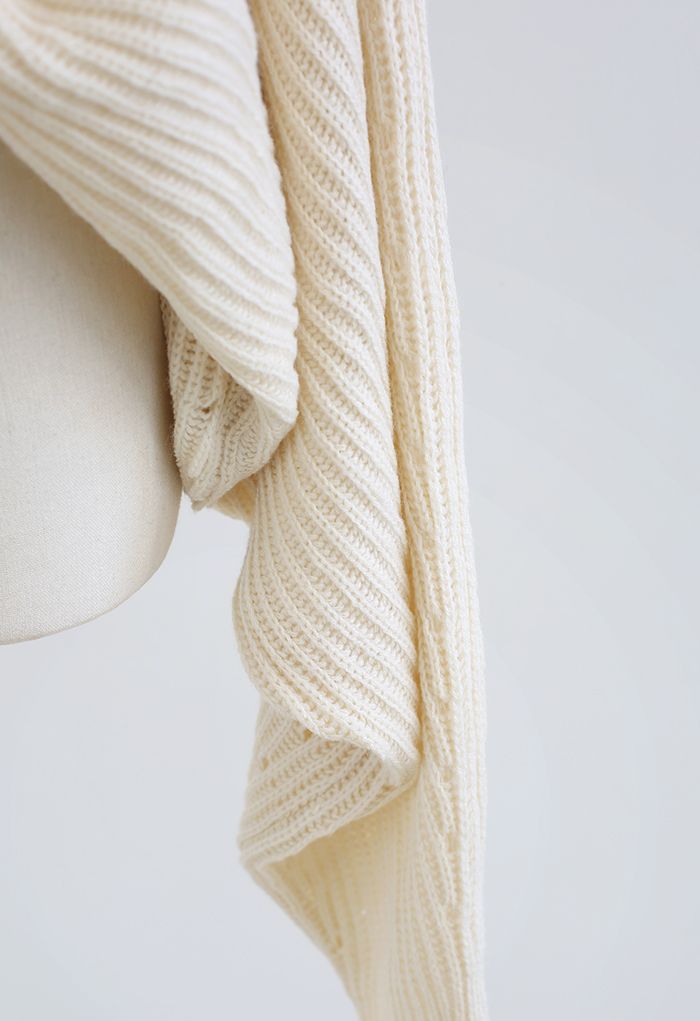 Maglione in maglia con maniche a pipistrello sul davanti ritorto color crema
