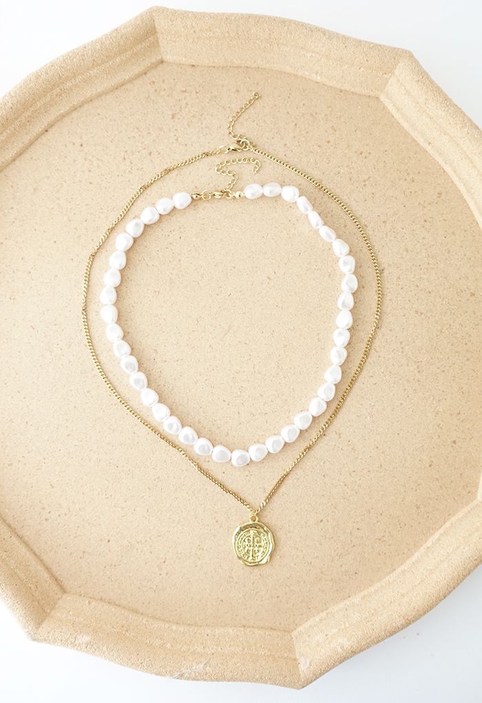 Collana di perle a strati con catena dorata alla moda