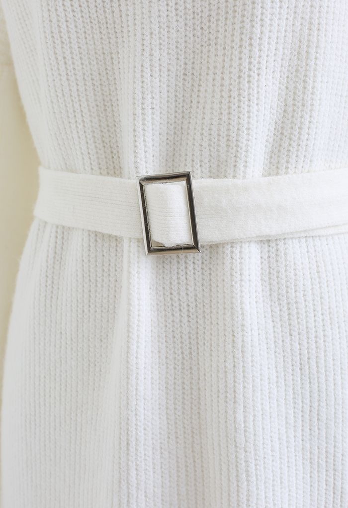 Vestito di maglia a coste con cintura in bianco