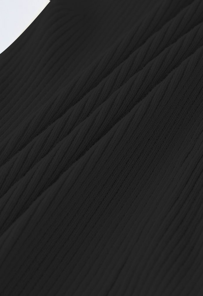Canotta nera in maglia con colletto rovesciato