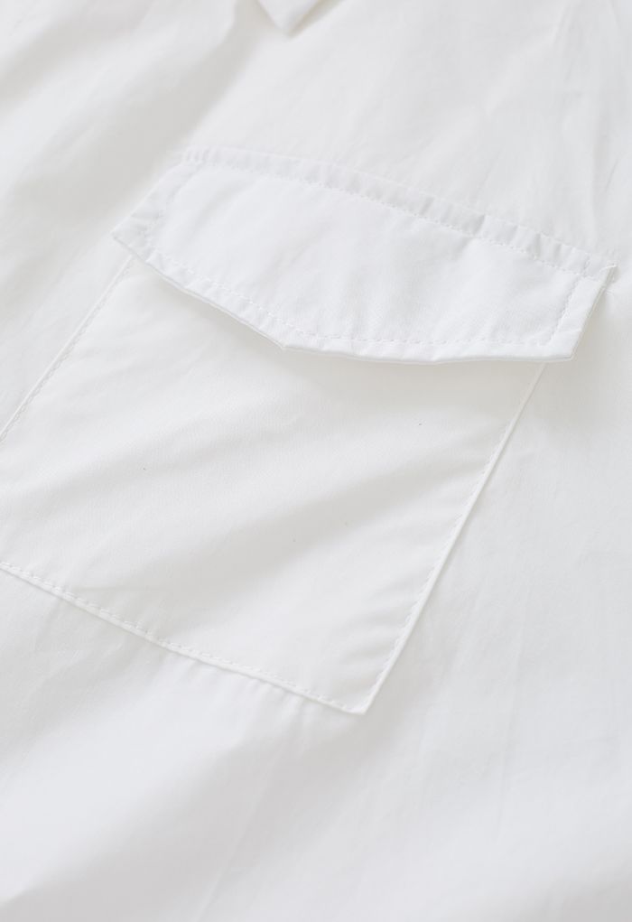 Top corto e camicia con scollo a V in bianco