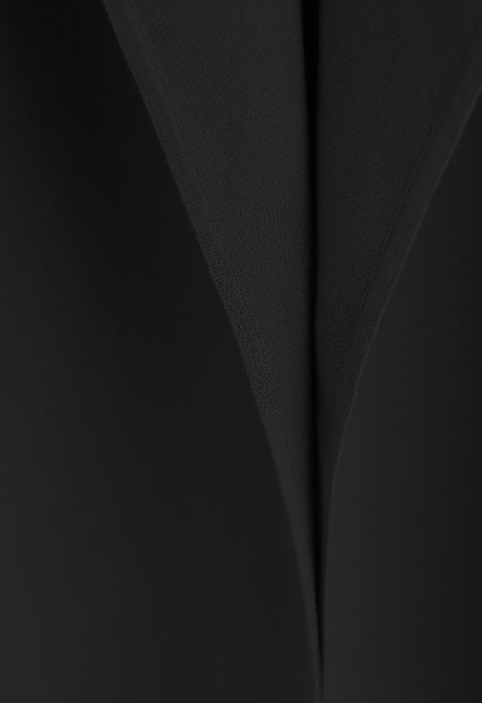 Elegante cappotto in maglia aperto sul davanti in nero