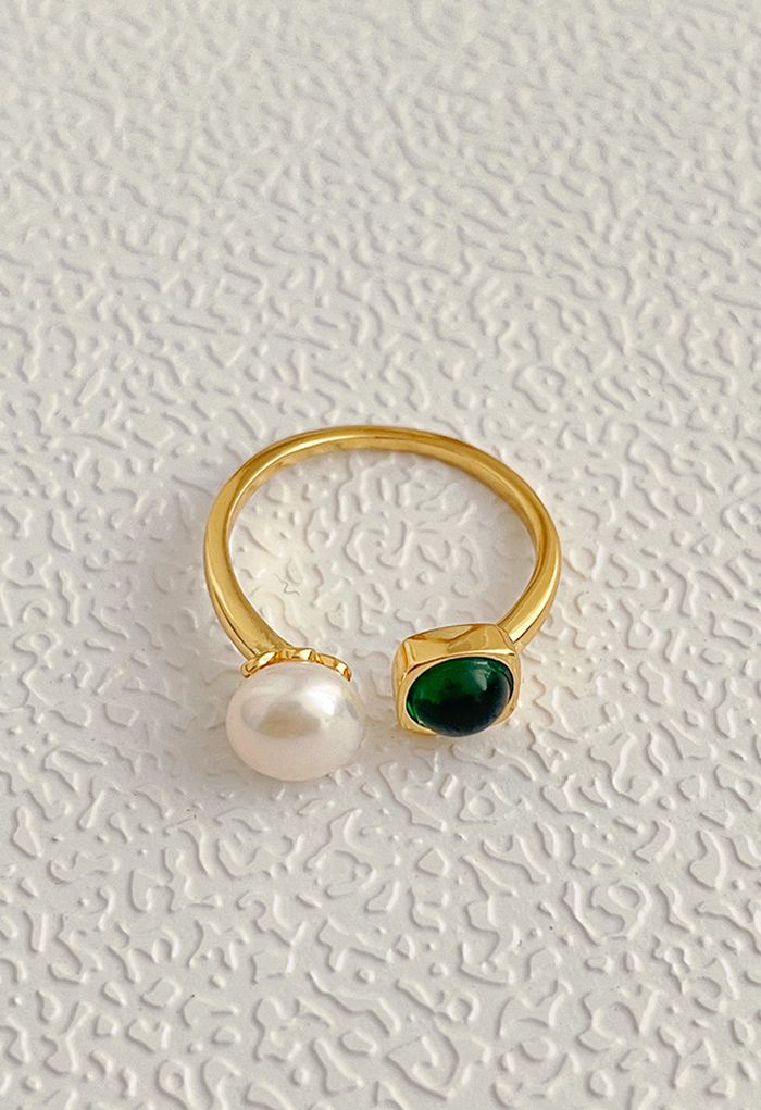 Anello aperto con gemma di smeraldo e perla