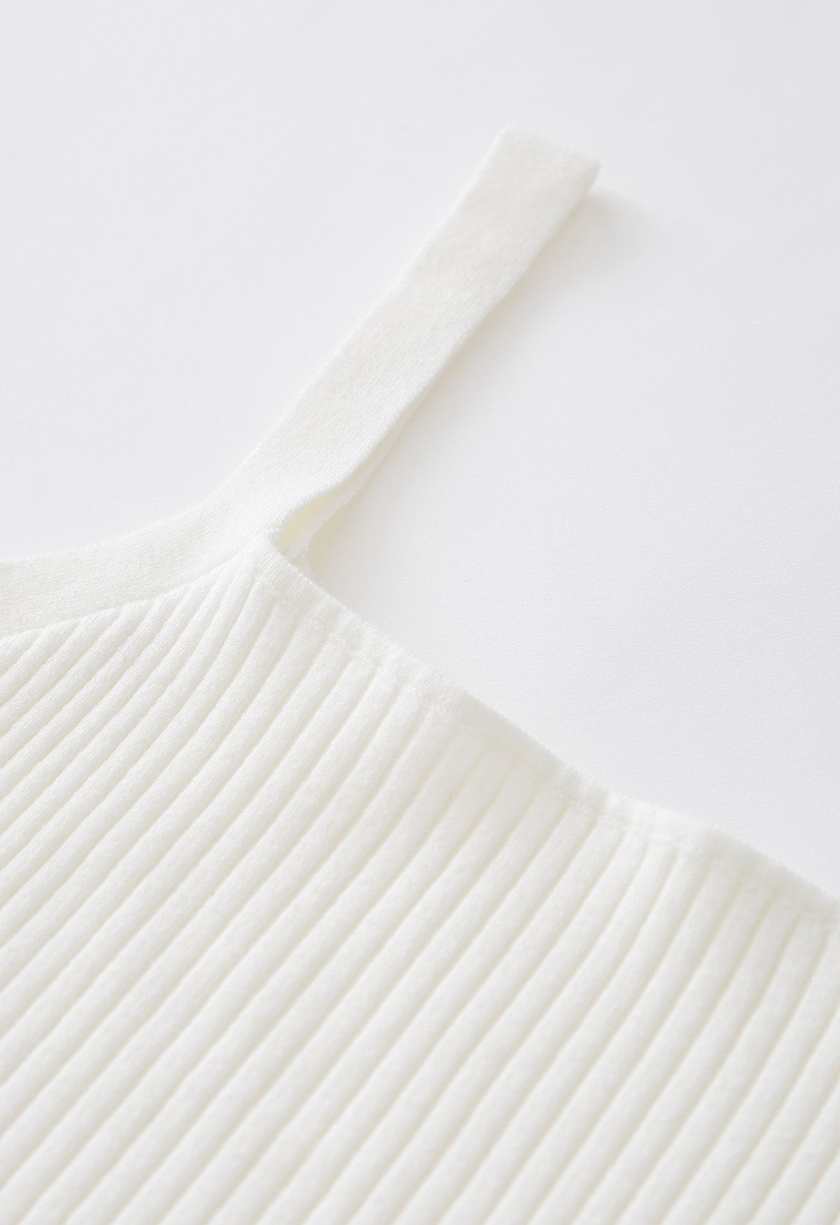 Top corto in maglia a costine ultra morbido in bianco