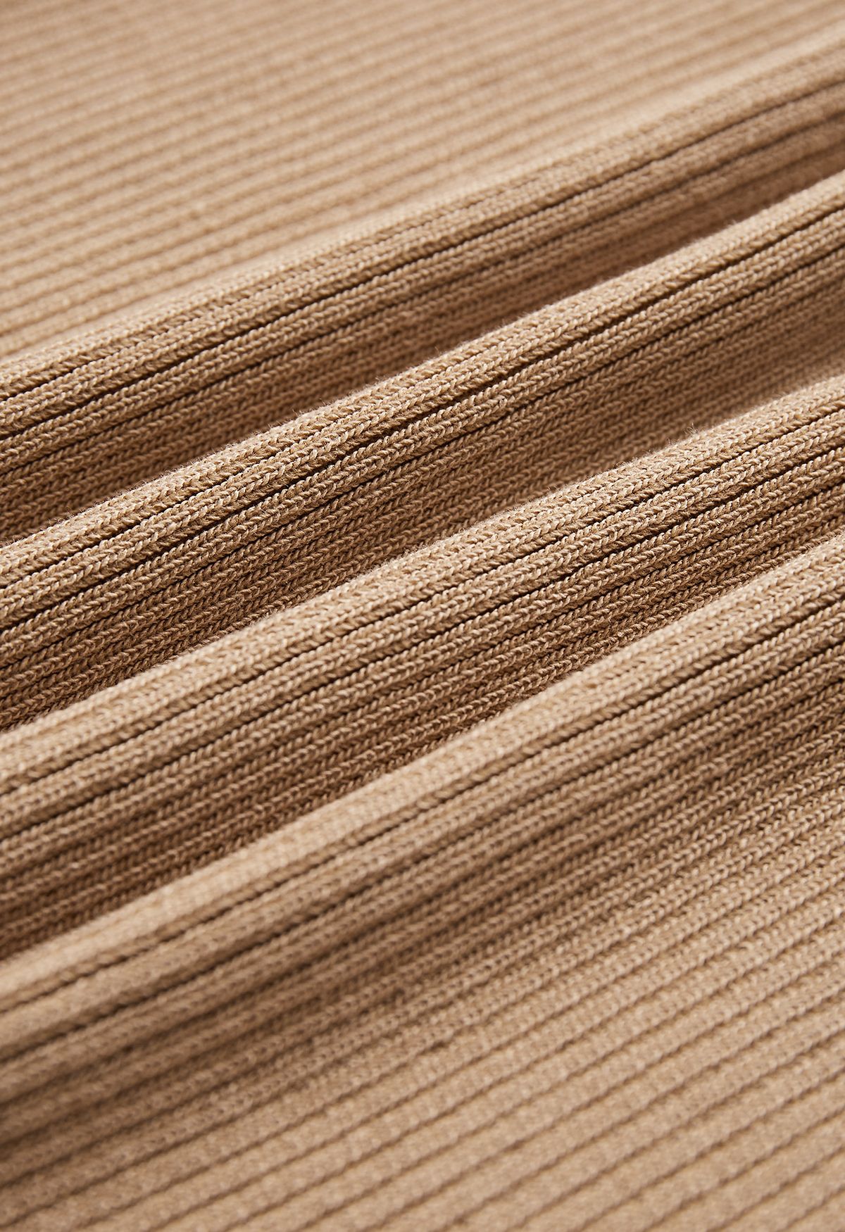 Canotta corta lavorata a maglia perlata in marrone chiaro