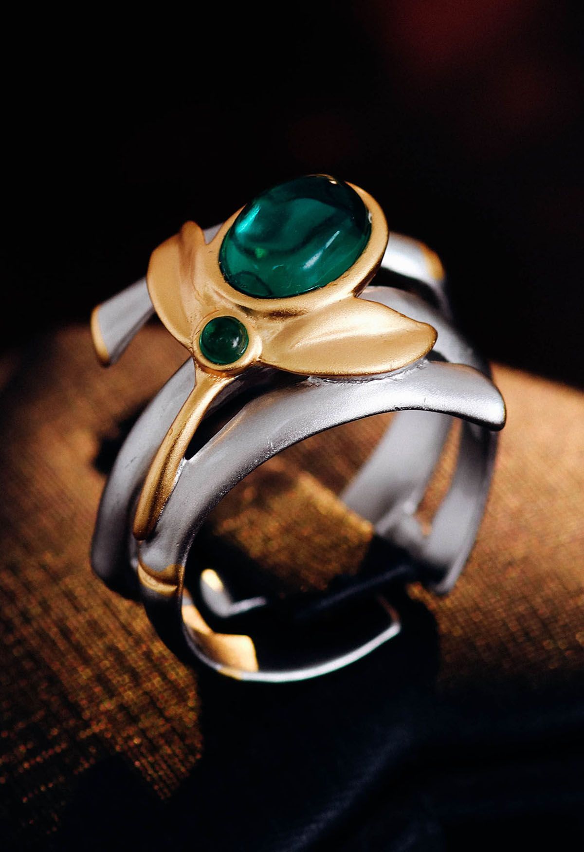 Anello triplo con gemma ovale smeraldo