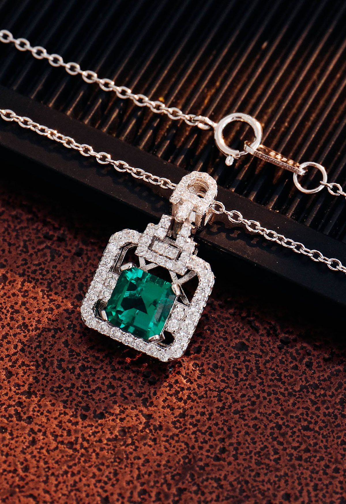 Collana con gemme di smeraldo taglio Asscher