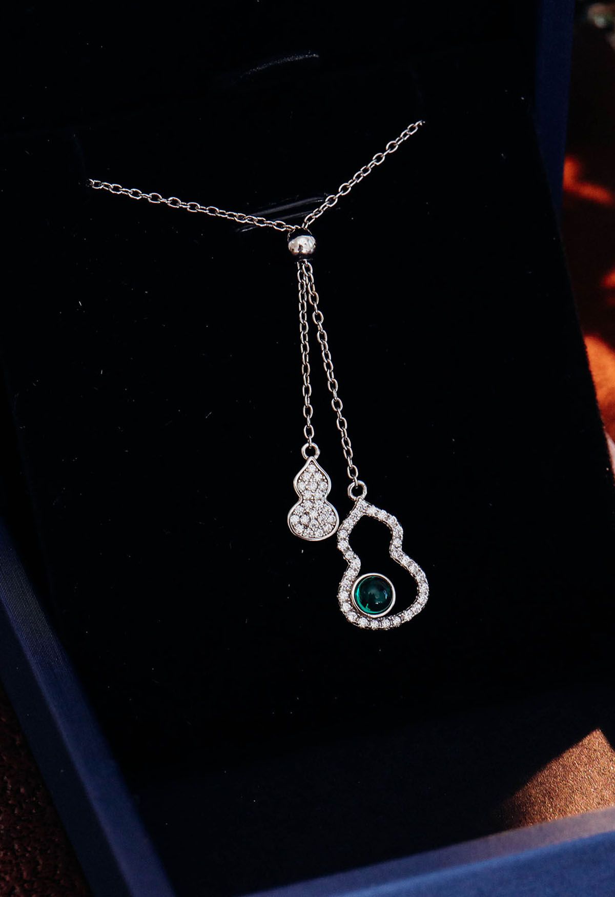 Collana con gemme di smeraldo a forma di calabash