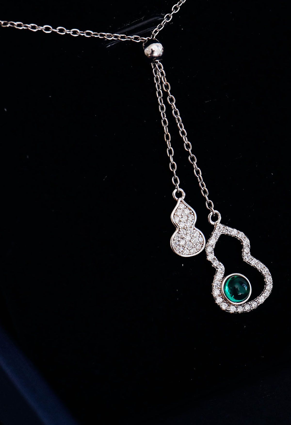 Collana con gemme di smeraldo a forma di calabash
