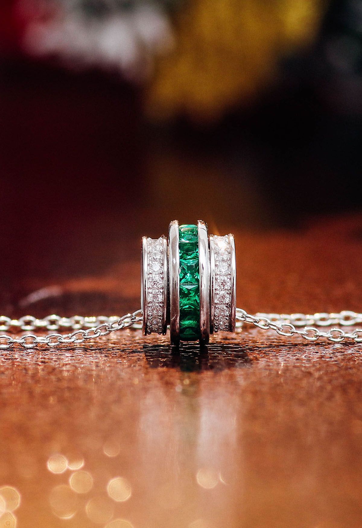 Collana di gemme di smeraldo tonda vuota