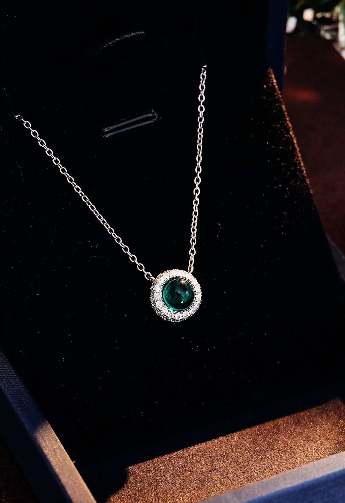 Collana di diamanti con gemme di smeraldo Halo