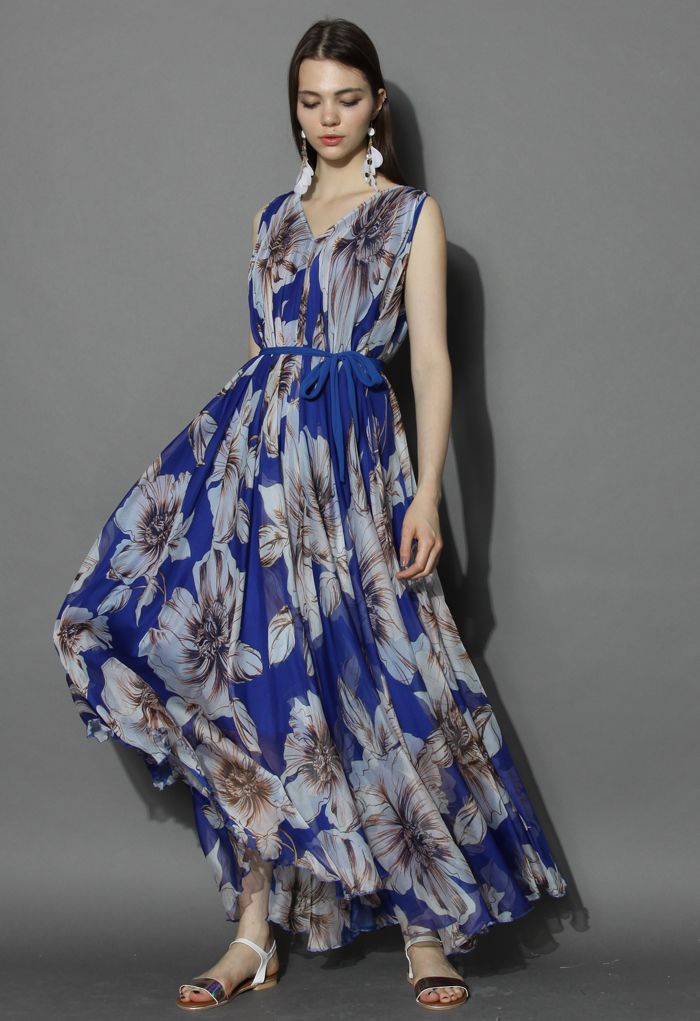 Meraviglioso vestito lungo in chiffon floreale blu