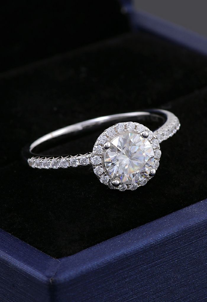 Elegante anello con diamante Moissanite brillante