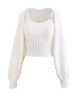 Top corto e maniche del maglione in maglia intrecciata in bianco