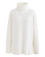 Maglione in maglia a collo alto con orlo diviso in bianco